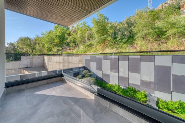 Kestel Yaylalı'da Deniz Ve Kale Manzaralı,Vatandaşlığa Uygun Lüks  4+1 Villa
