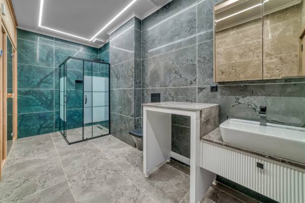 Kestel Yaylalı'da Deniz Ve Kale Manzaralı,Vatandaşlığa Uygun Lüks  4+1 Villa
