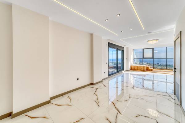 Kestel Yaylalı'da Deniz Ve Kale Manzaralı,Vatandaşlığa Uygun Lüks  4+1 Villa