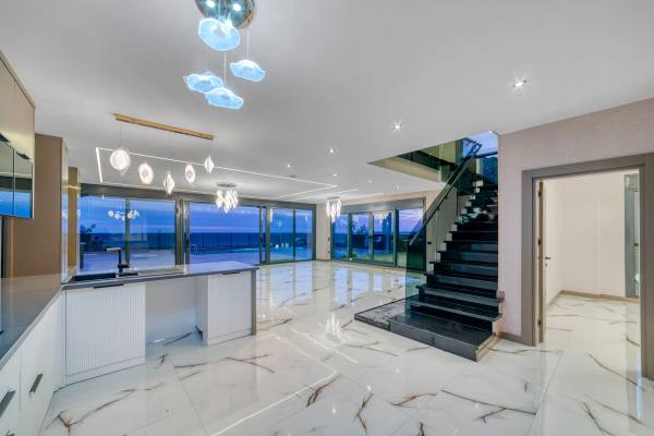 Kestel Yaylalı'da Deniz Ve Kale Manzaralı,Vatandaşlığa Uygun Lüks  4+1 Villa