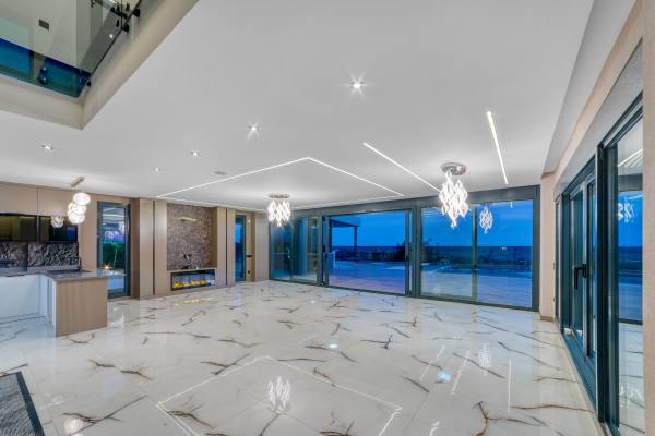 Kestel Yaylalı'da Deniz Ve Kale Manzaralı,Vatandaşlığa Uygun Lüks  4+1 Villa