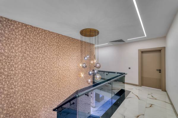 Kestel Yaylalı'da Deniz Ve Kale Manzaralı,Vatandaşlığa Uygun Lüks  4+1 Villa