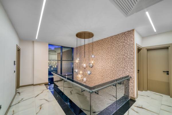 Kestel Yaylalı'da Deniz Ve Kale Manzaralı,Vatandaşlığa Uygun Lüks  4+1 Villa