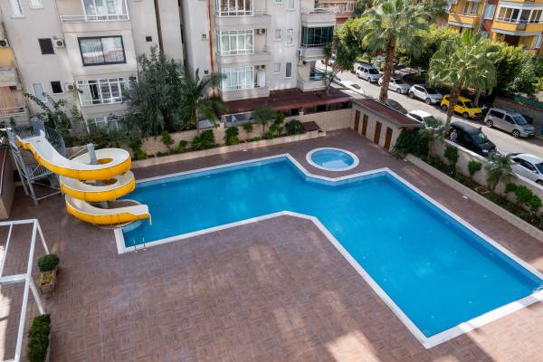 Alanya Merkezde Denize 700 m Kiralık 1+1 Eşyalı Daire
