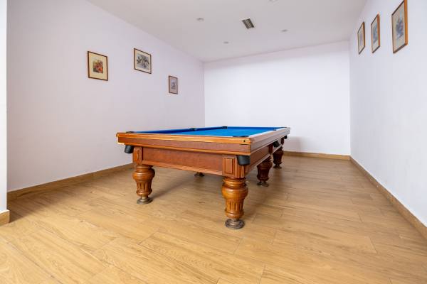 Alanya Merkezde Denize 700 m Kiralık 1+1 Eşyalı Daire