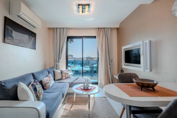 Alanya Merkezde Denize 700 m Kiralık 1+1 Eşyalı Daire