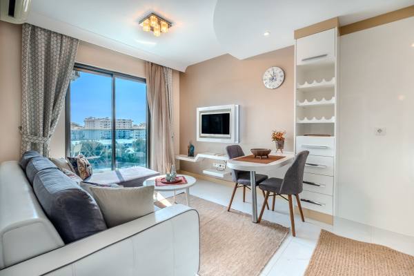 Alanya Merkezde Denize 700 m Kiralık 1+1 Eşyalı Daire