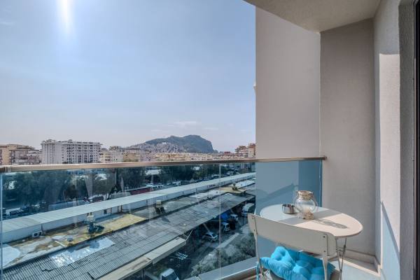 Alanya Merkezde Denize 700 m Kiralık 1+1 Eşyalı Daire