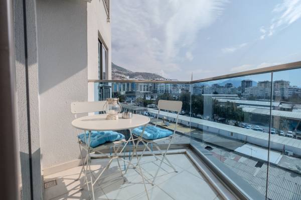 Alanya Merkezde Denize 700 m Kiralık 1+1 Eşyalı Daire