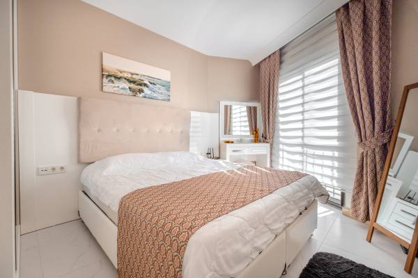 Alanya Merkezde Denize 700 m Kiralık 1+1 Eşyalı Daire