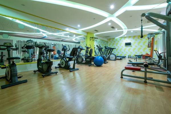 Alanya Merkezde Denize 700 m Kiralık 1+1 Eşyalı Daire