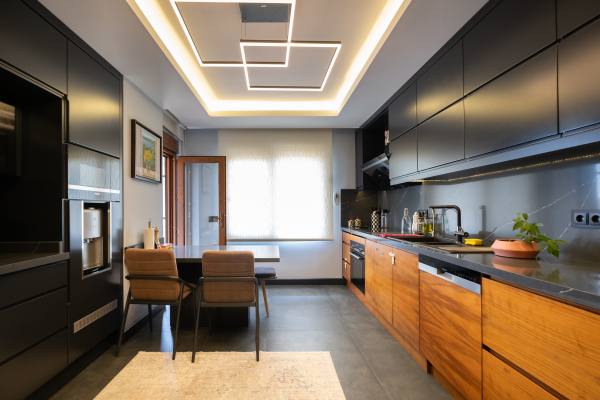 2+1 Apartment for Sale in Cikcilli, 900 Meters from the Sea | Separate Kitchen