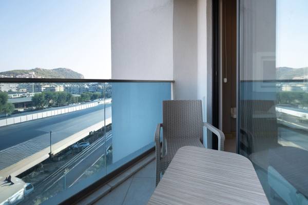 Alanya Merkez'de Eşyalı Satılık 1+1 Denize Sadece 700 Metre