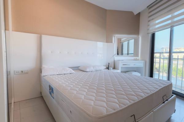 Alanya Merkez'de Eşyalı Satılık 1+1 Denize Sadece 700 Metre