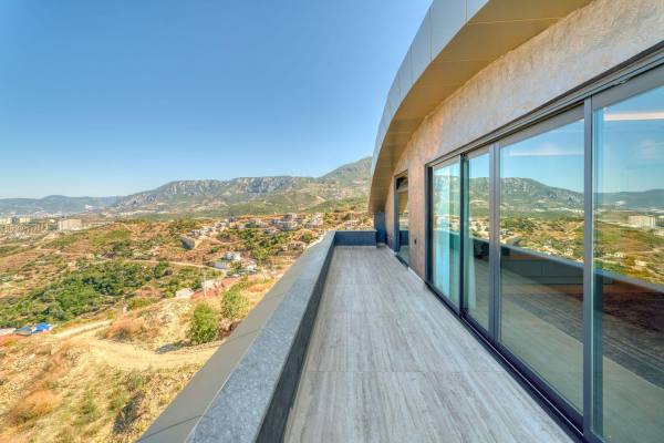 Kargıcak, Alanya’da Panoramik Deniz Manzaralı Lüks Villa