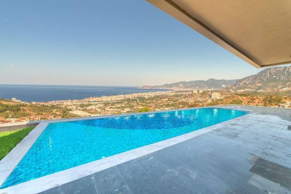 Kargıcak, Alanya’da Panoramik Deniz Manzaralı Lüks Villa