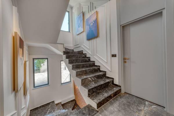 Alanya’nın Prestijli Bölgesi Bektaş’ta Satılık Lüks Villa