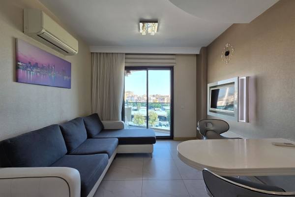 Alanya Kleopatra'da Denize 850 M Mesafede 1+1 Eşyalı Satılık Daire