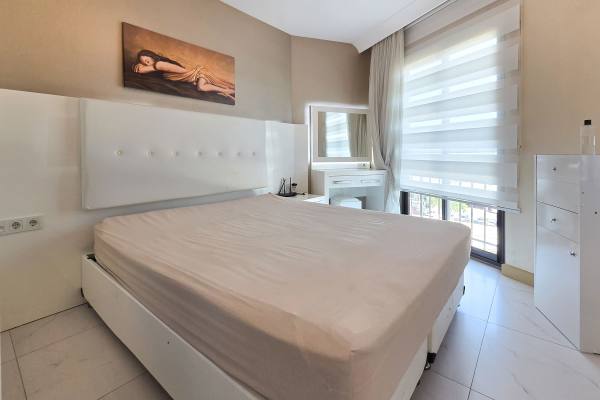 Alanya Kleopatra'da Denize 850 M Mesafede 1+1 Eşyalı Satılık Daire