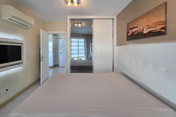 Alanya Kleopatra'da Denize 850 M Mesafede 1+1 Eşyalı Satılık Daire