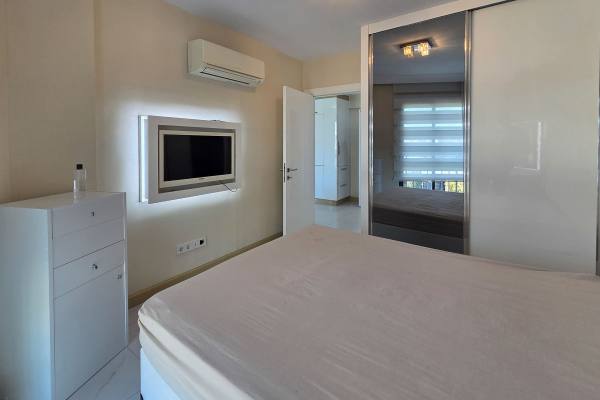 Alanya Kleopatra'da Denize 850 M Mesafede 1+1 Eşyalı Satılık Daire