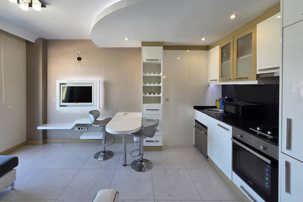 Alanya Kleopatra'da Denize 850 M Mesafede 1+1 Eşyalı Satılık Daire