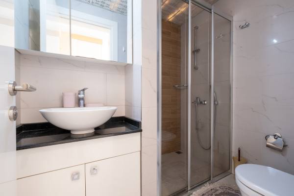 Alanya Kızlarpınarı Mahallesinde Uzun Dönem Kiralık 1+1 Eşyalı Daire