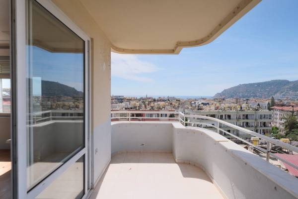 Alanya Şehir Merkezinde Deniz Manzaralı 3+1 Eşyasız Kiralık Daire