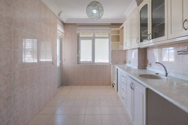 Alanya Şehir Merkezinde Deniz Manzaralı 3+1 Eşyasız Kiralık Daire