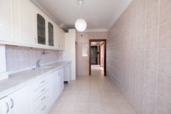 Alanya Şehir Merkezinde Deniz Manzaralı 3+1 Eşyasız Kiralık Daire