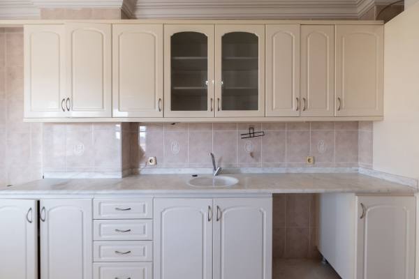 Alanya Şehir Merkezinde Deniz Manzaralı 3+1 Eşyasız Kiralık Daire