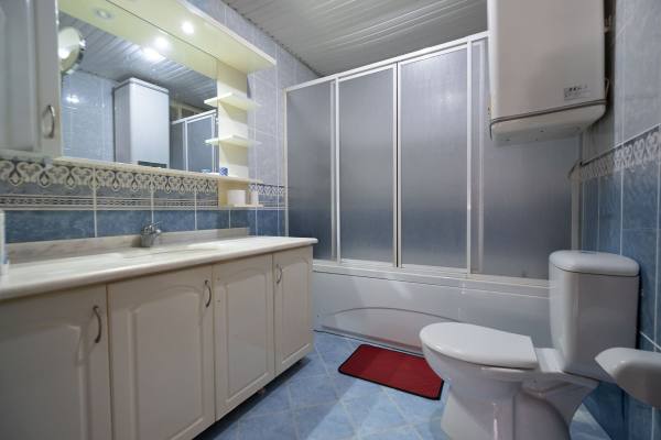 Alanya Şehir Merkezinde Deniz Manzaralı 3+1 Eşyasız Kiralık Daire