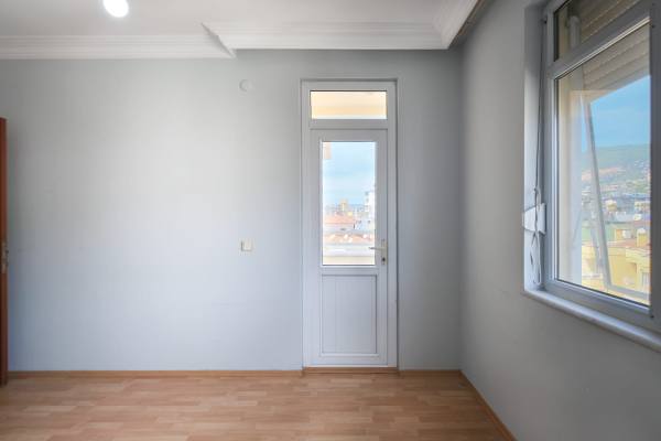 Alanya Şehir Merkezinde Deniz Manzaralı 3+1 Eşyasız Kiralık Daire