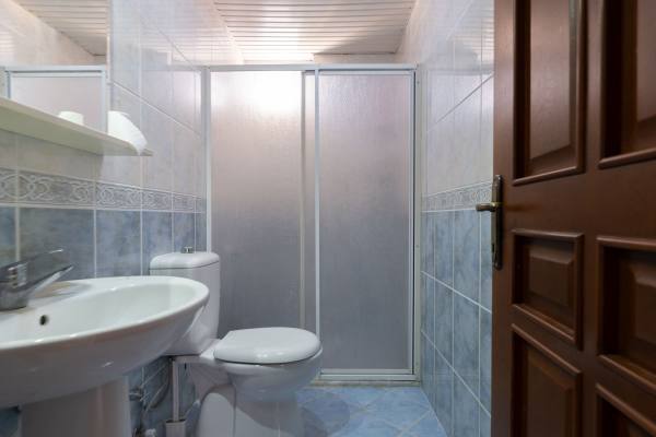 Alanya Şehir Merkezinde Deniz Manzaralı 3+1 Eşyasız Kiralık Daire